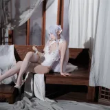 封疆疆v《阿尔比恩旗袍》主题写真：40张全套美图