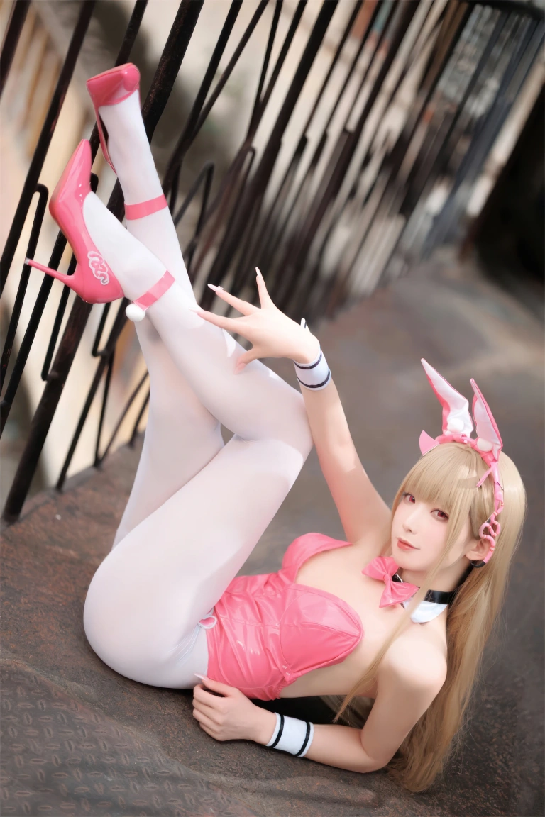 封疆疆v《NIKKE 毒蛇兔女郎》主题写真：45张全套美图