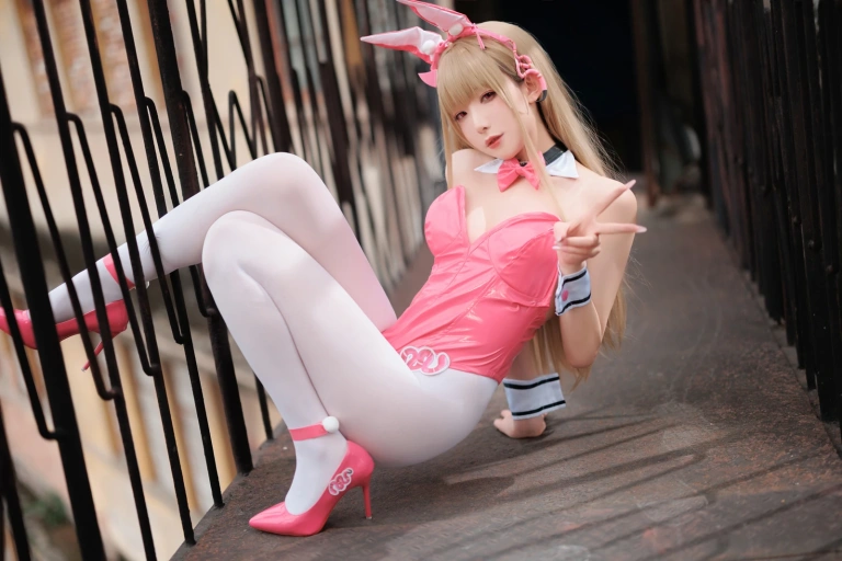 封疆疆v《NIKKE 毒蛇兔女郎》主题写真：45张全套美图