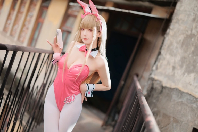 封疆疆v《NIKKE 毒蛇兔女郎》主题写真：45张全套美图