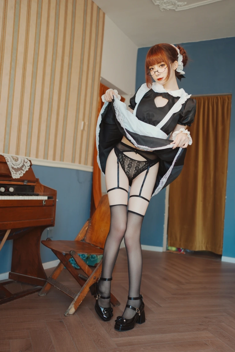 封疆疆v《女仆》主题写真：36张全套美图