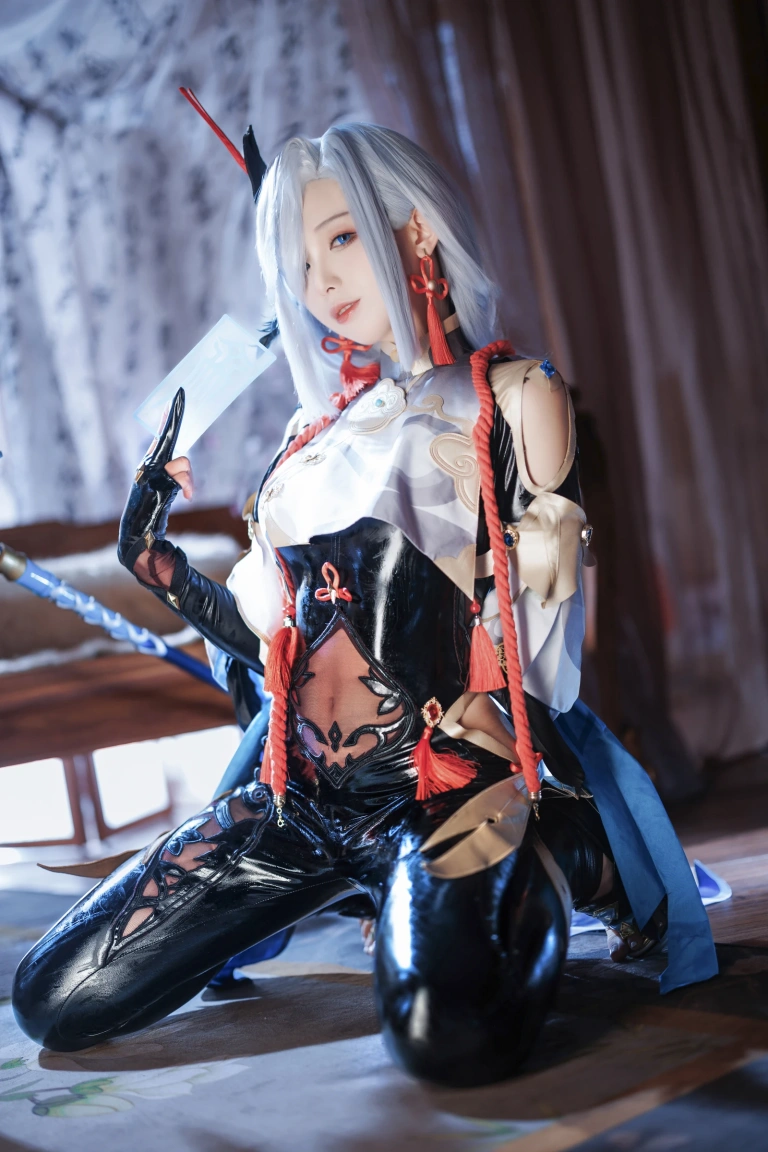 封疆疆v《原神 申鹤》主题写真：31张全套美图