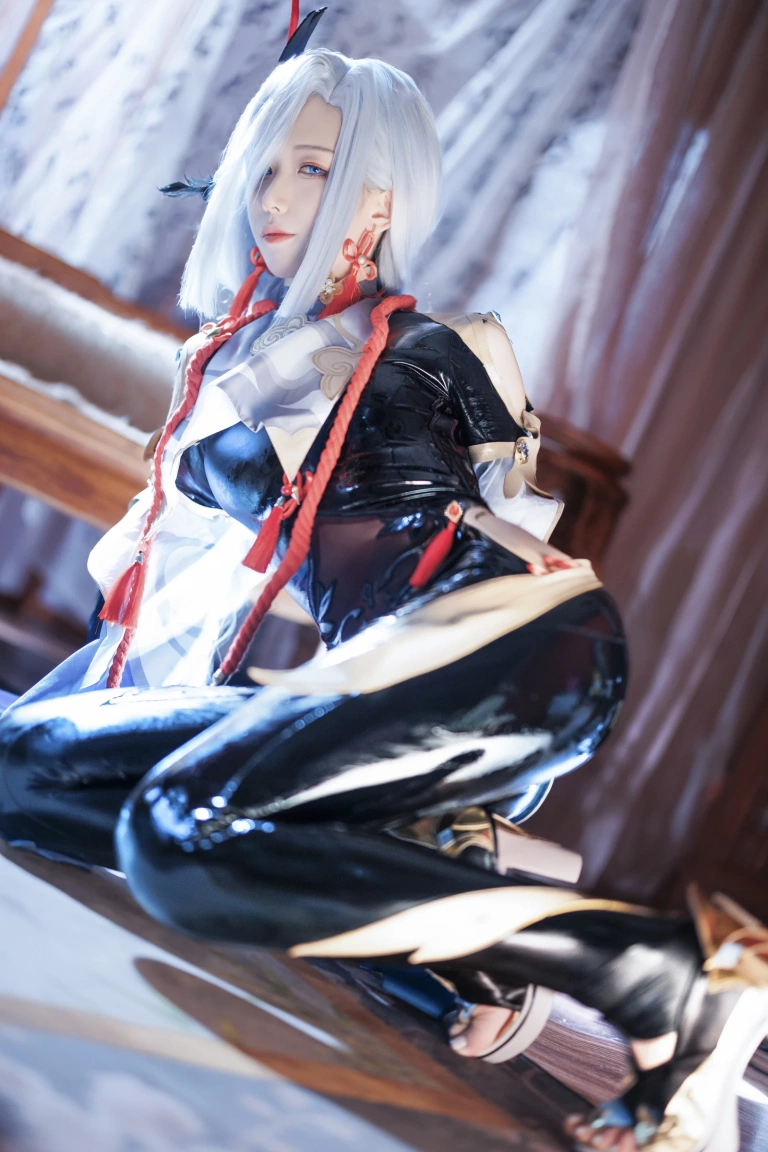 封疆疆v《原神 申鹤》主题写真：31张全套美图