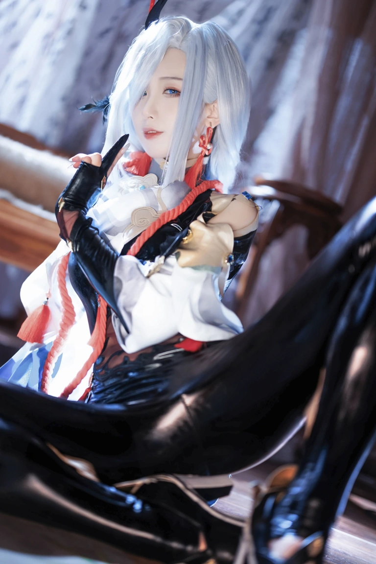 封疆疆v《原神 申鹤》主题写真：31张全套美图