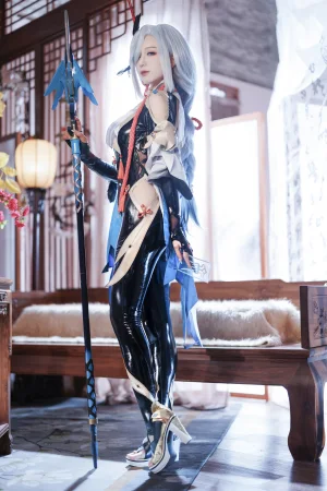封疆疆v《原神 申鹤》主题写真：31张全套美图
