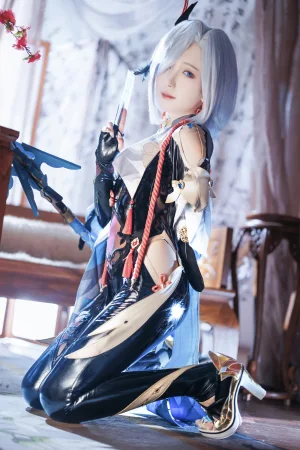 封疆疆v《原神 申鹤》主题写真：31张全套美图
