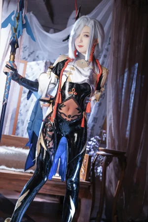 封疆疆v《原神 申鹤》主题写真：31张全套美图