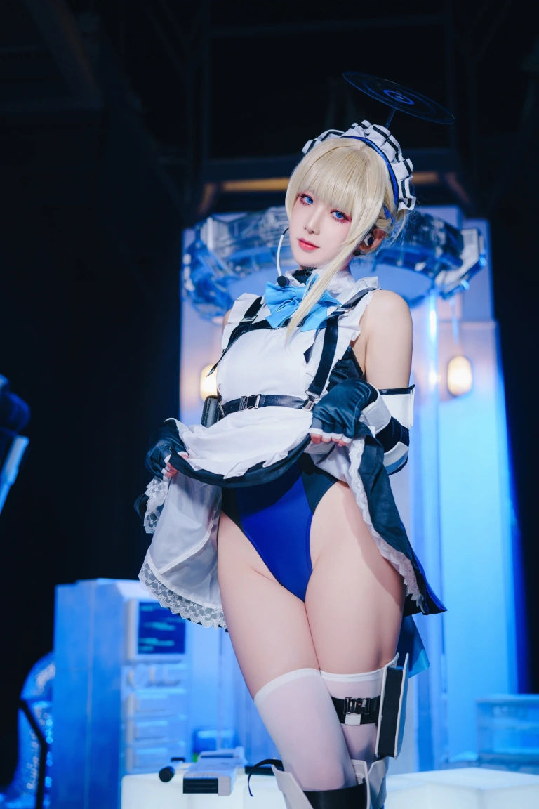 封疆疆v《飞鸟马时 女仆》主题写真：41张全套美图