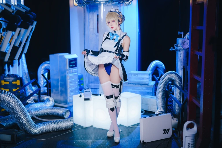 封疆疆v《飞鸟马时 女仆》主题写真：41张全套美图