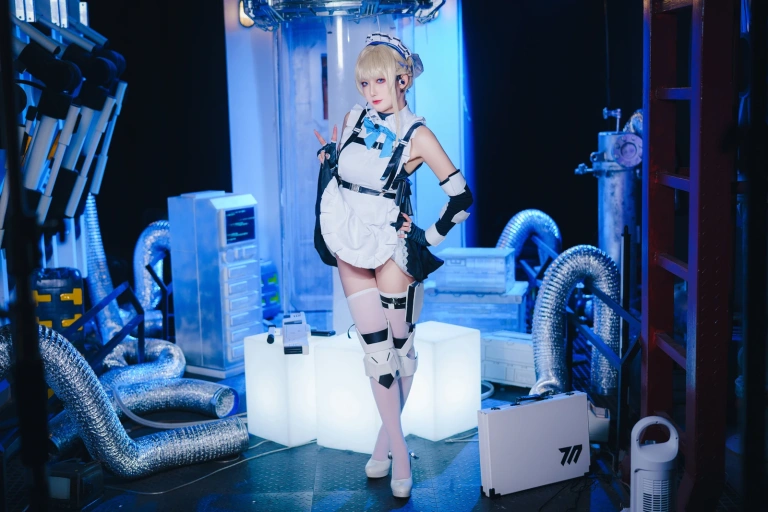 封疆疆v《飞鸟马时 女仆》主题写真：41张全套美图