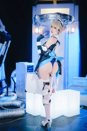 封疆疆v《飞鸟马时 女仆》主题写真：41张全套美图