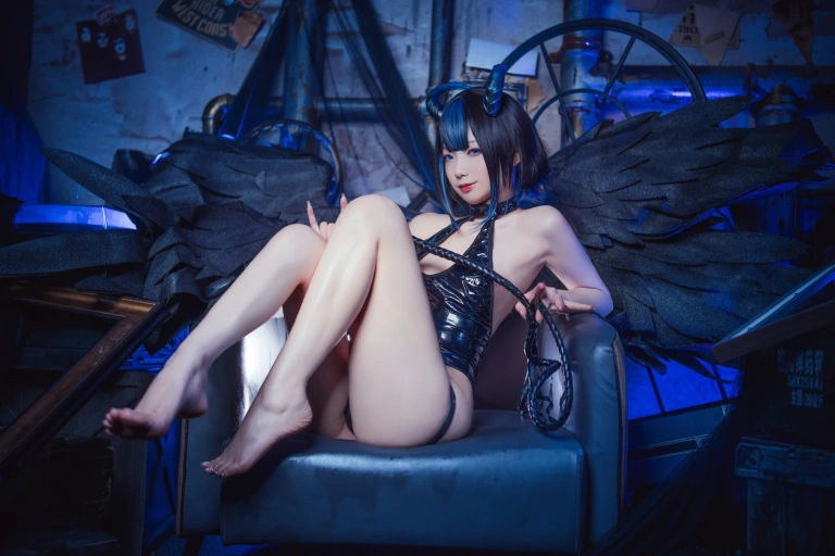 封疆疆v《小恶魔》主题写真：30张全套美图