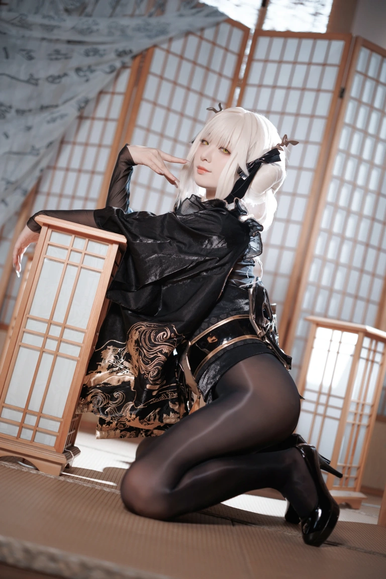 封疆疆v《NIKKE 白兔布兰儿 和服》主题写真：40张全套美图