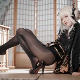 封疆疆v《NIKKE 白兔布兰儿 和服》主题写真：40张全套美图