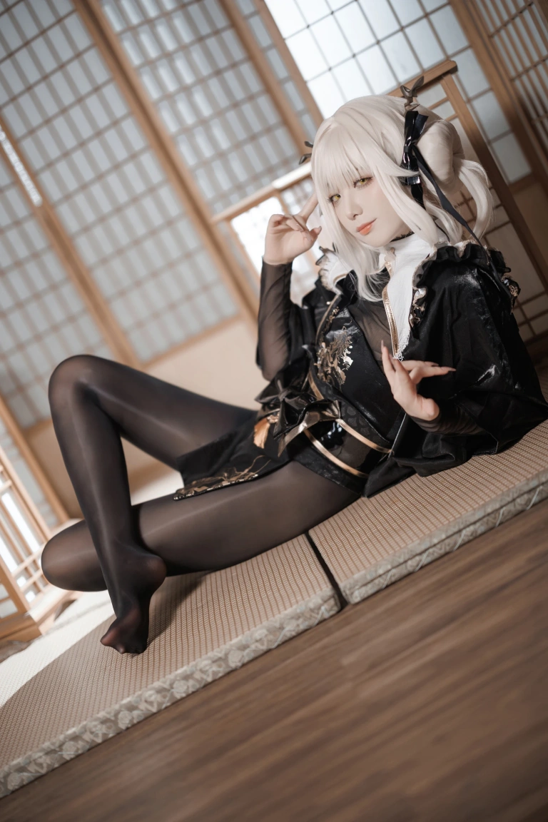 封疆疆v《NIKKE 白兔布兰儿 和服》主题写真：40张全套美图