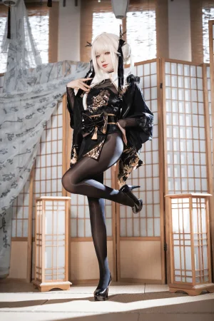封疆疆v《NIKKE 白兔布兰儿 和服》主题写真：40张全套美图