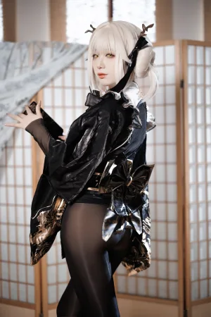 封疆疆v《NIKKE 白兔布兰儿 和服》主题写真：40张全套美图