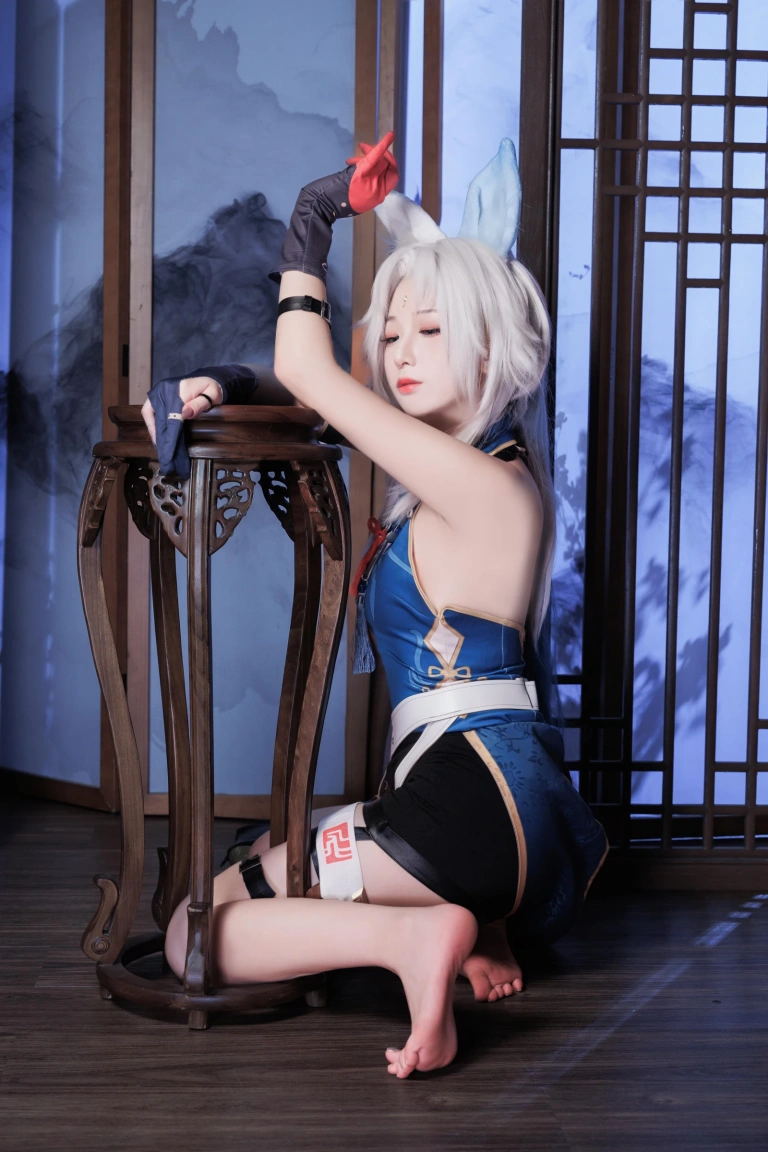 封疆疆v《飞云美足》主题写真：36张全套美图