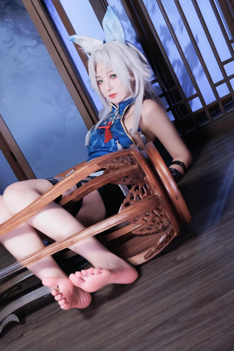 封疆疆v《飞云美足》主题写真：36张全套美图