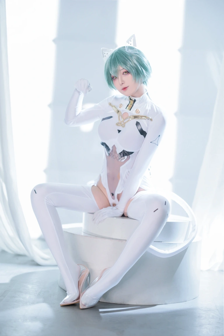 封疆疆v《纳希莫夫上将》主题写真：40张全套美图