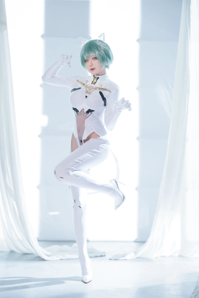 封疆疆v《纳希莫夫上将》主题写真：40张全套美图