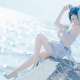 封疆疆v《柴郡小礼服》主题写真：10张全套美图