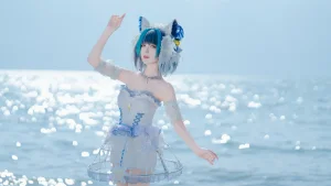 封疆疆v《柴郡小礼服》主题写真：10张全套美图