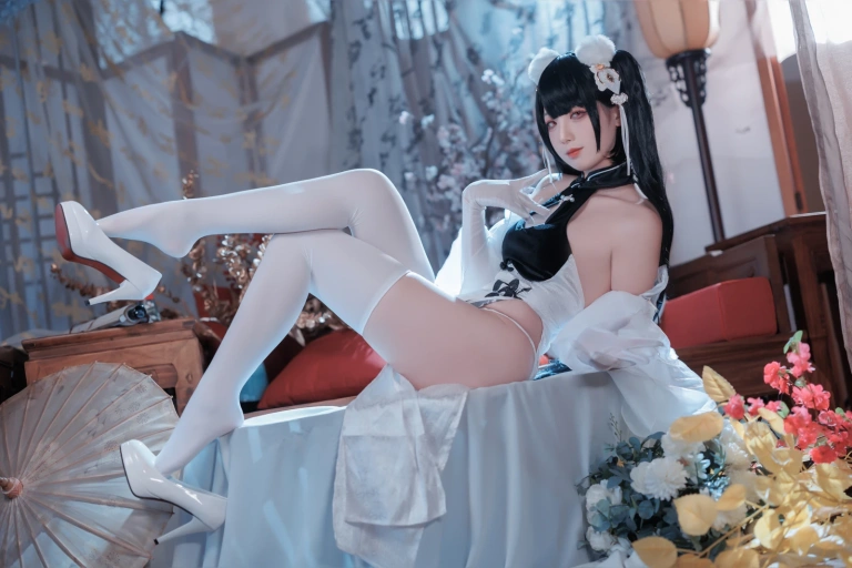 封疆疆v《彼得·史特拉塞》主题写真：40张全套美图