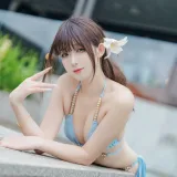 封疆疆v《泳装捏》主题写真：12张全套美图