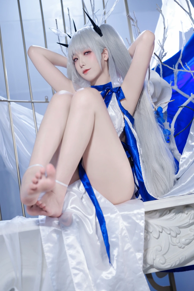 封疆疆v《碧蓝航线 可畏礼服》主题写真：32张全套美图