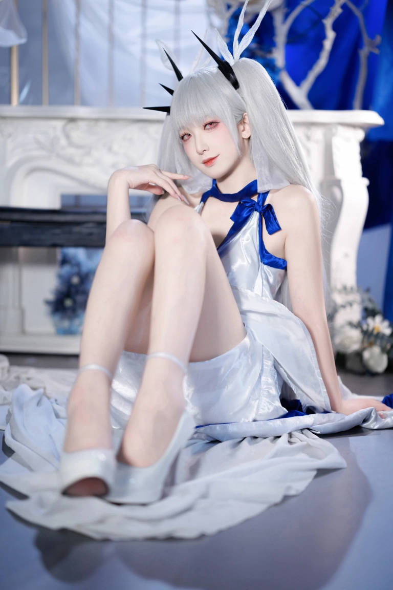 封疆疆v《碧蓝航线 可畏礼服》主题写真：32张全套美图