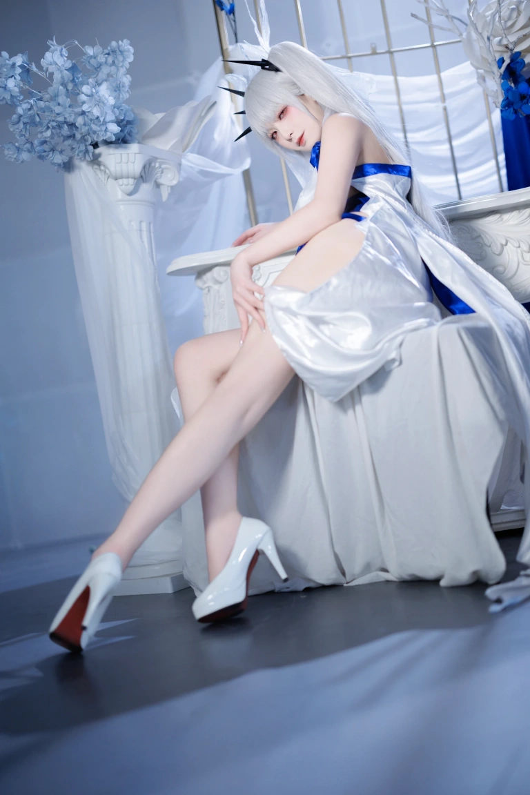 封疆疆v《碧蓝航线 可畏礼服》主题写真：32张全套美图