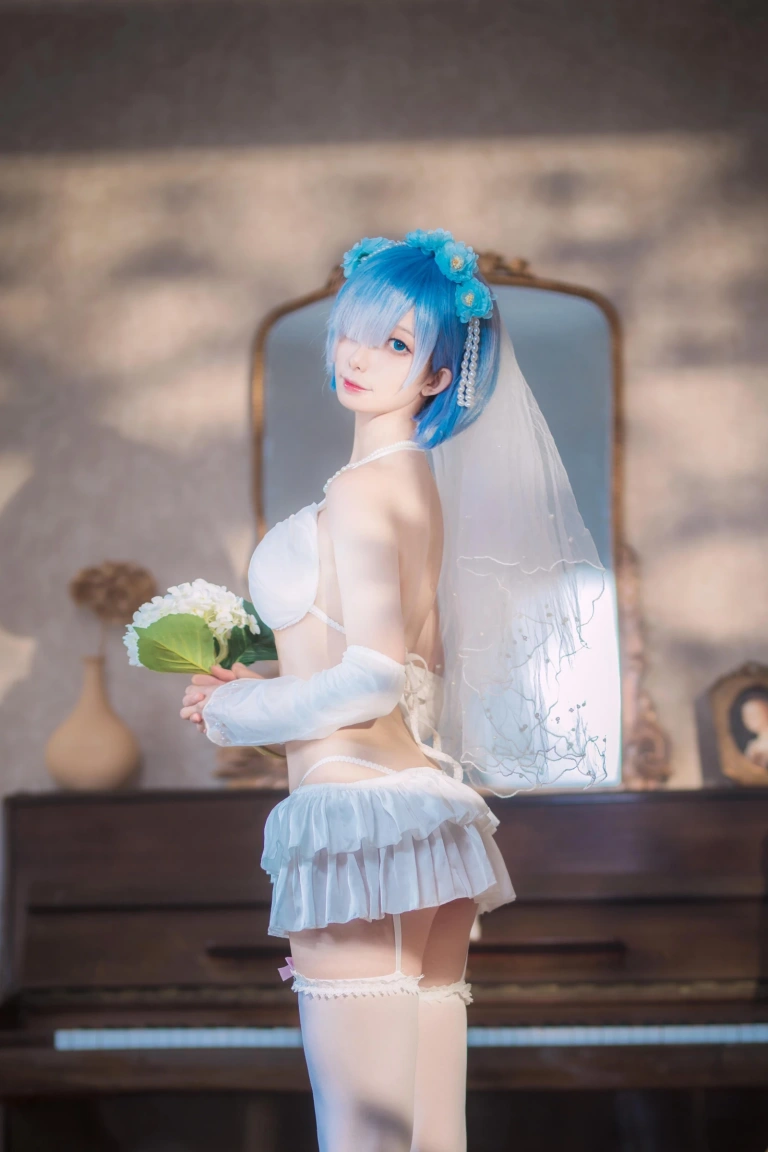 封疆疆v《蕾姆花嫁》主题写真：26张全套美图
