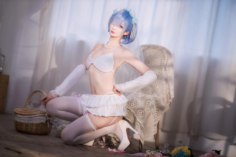 封疆疆v《蕾姆花嫁》主题写真：26张全套美图