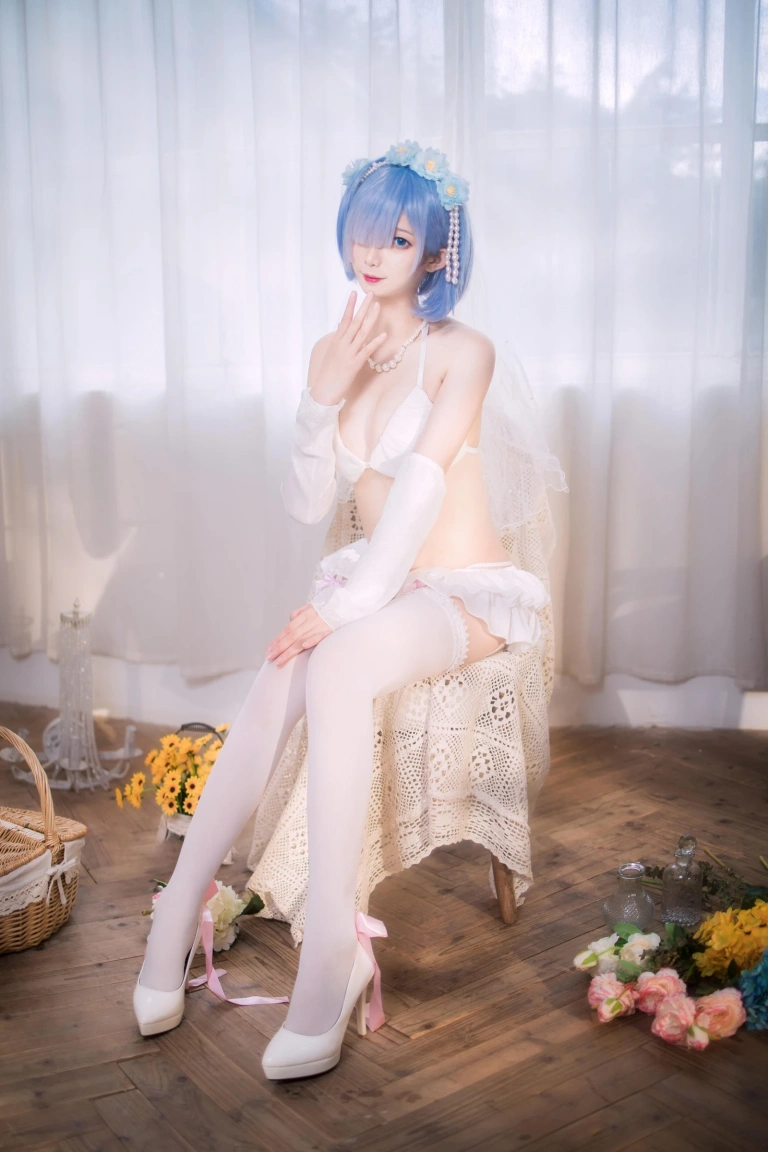 封疆疆v《蕾姆花嫁》主题写真：26张全套美图