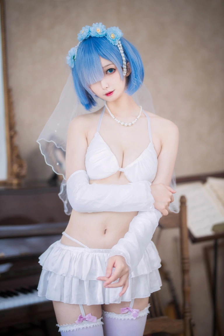 封疆疆v《蕾姆花嫁》主题写真：26张全套美图