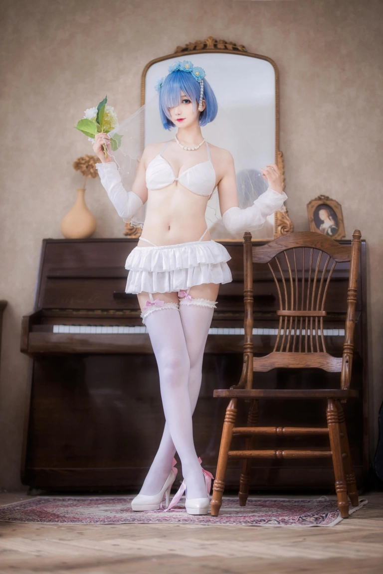 封疆疆v《蕾姆花嫁》主题写真：26张全套美图