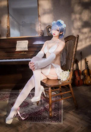 封疆疆v《蕾姆花嫁》主题写真：26张全套美图