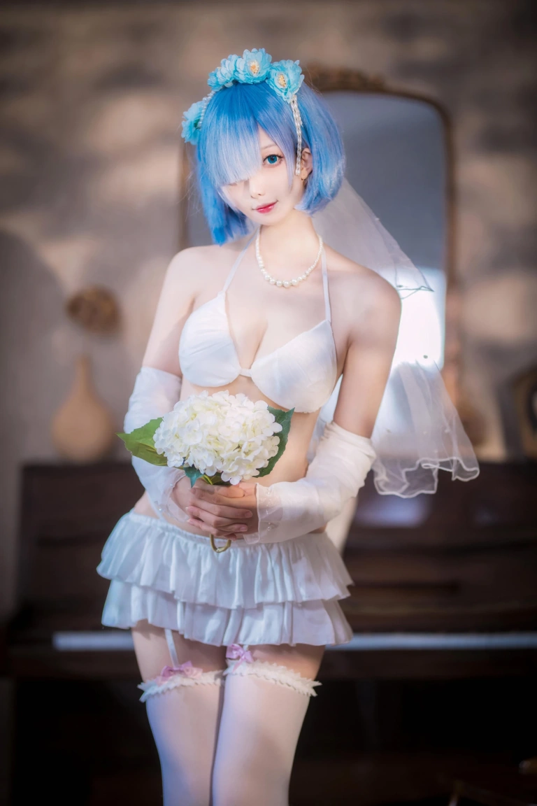 封疆疆v《蕾姆花嫁》主题写真：26张全套美图