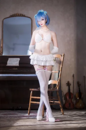 封疆疆v《蕾姆花嫁》主题写真：26张全套美图
