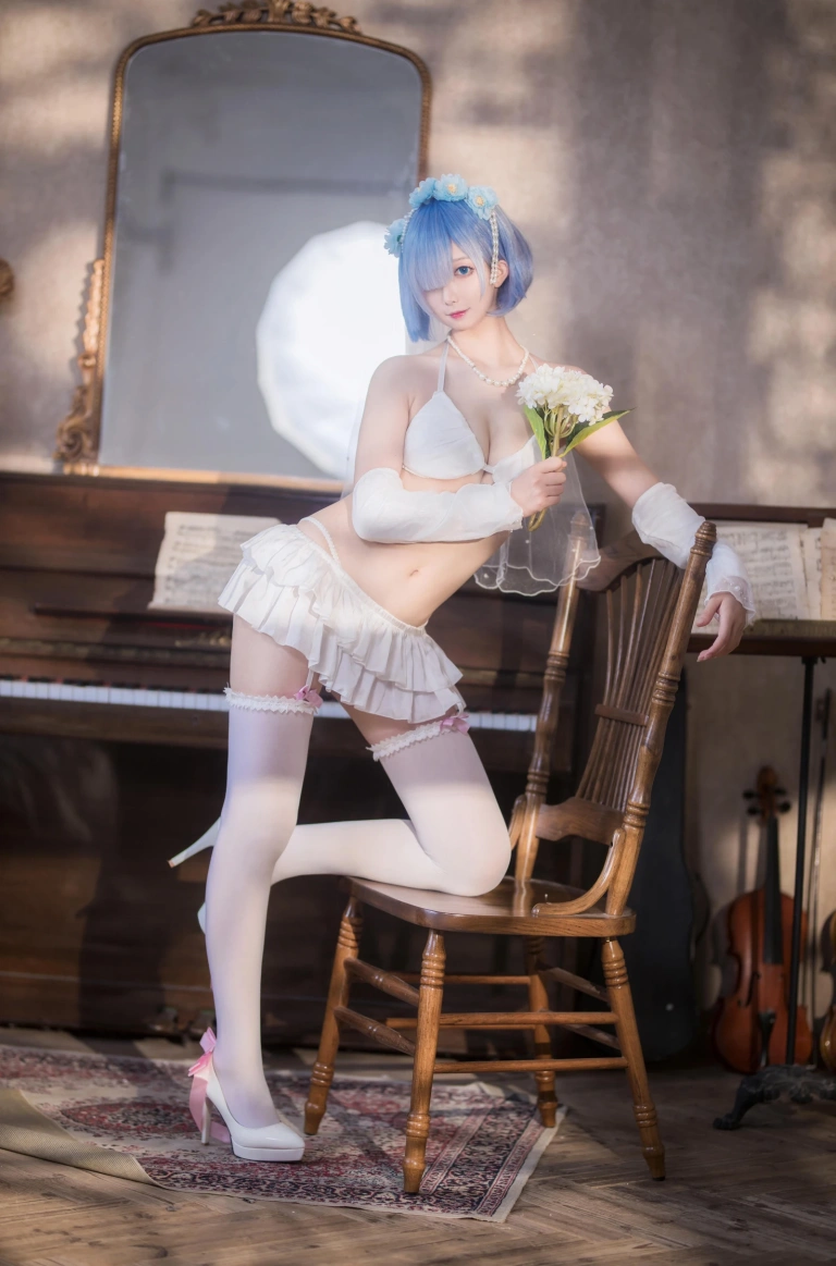 封疆疆v《蕾姆花嫁》主题写真：26张全套美图