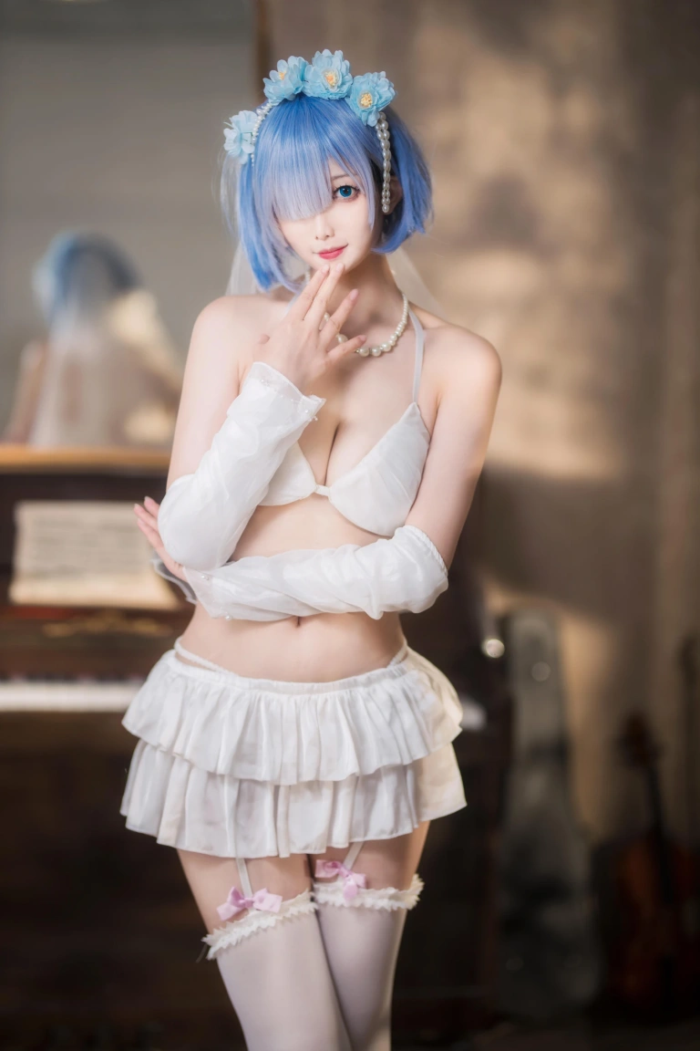 封疆疆v《蕾姆花嫁》主题写真：26张全套美图