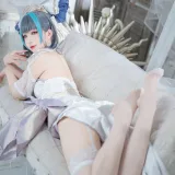 封疆疆v《碧蓝航线 柴郡誓约礼服》主题写真：18张全套美图