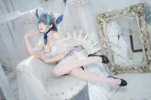 封疆疆v《碧蓝航线 柴郡誓约礼服》主题写真：18张全套美图