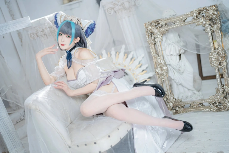 封疆疆v《碧蓝航线 柴郡誓约礼服》主题写真：18张全套美图