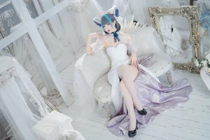 封疆疆v《碧蓝航线 柴郡誓约礼服》主题写真：18张全套美图