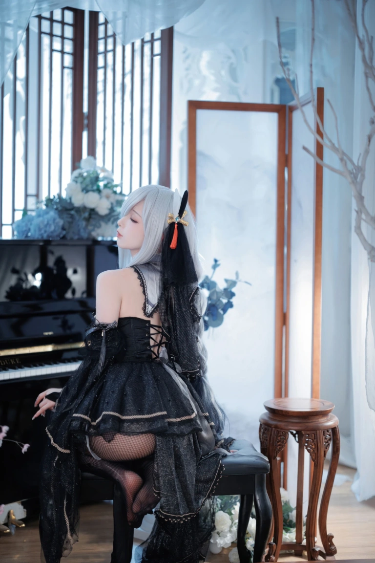 封疆疆v《原神 申鹤同人黑婚纱》主题写真：20张全套美图