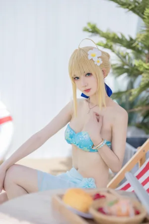 封疆疆v《FGO Saber泳装》主题写真：49张全套美图