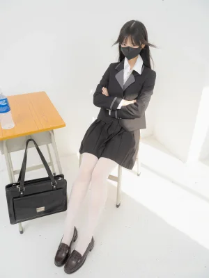 紧急企划《见希w 职员》主题写真：91张全套美图