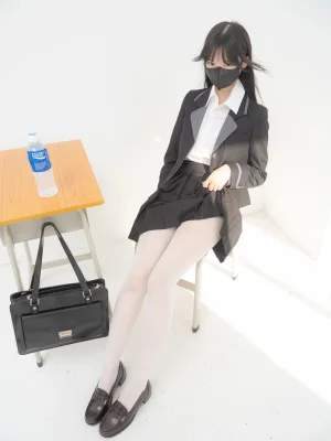 紧急企划《见希w 职员》主题写真：91张全套美图